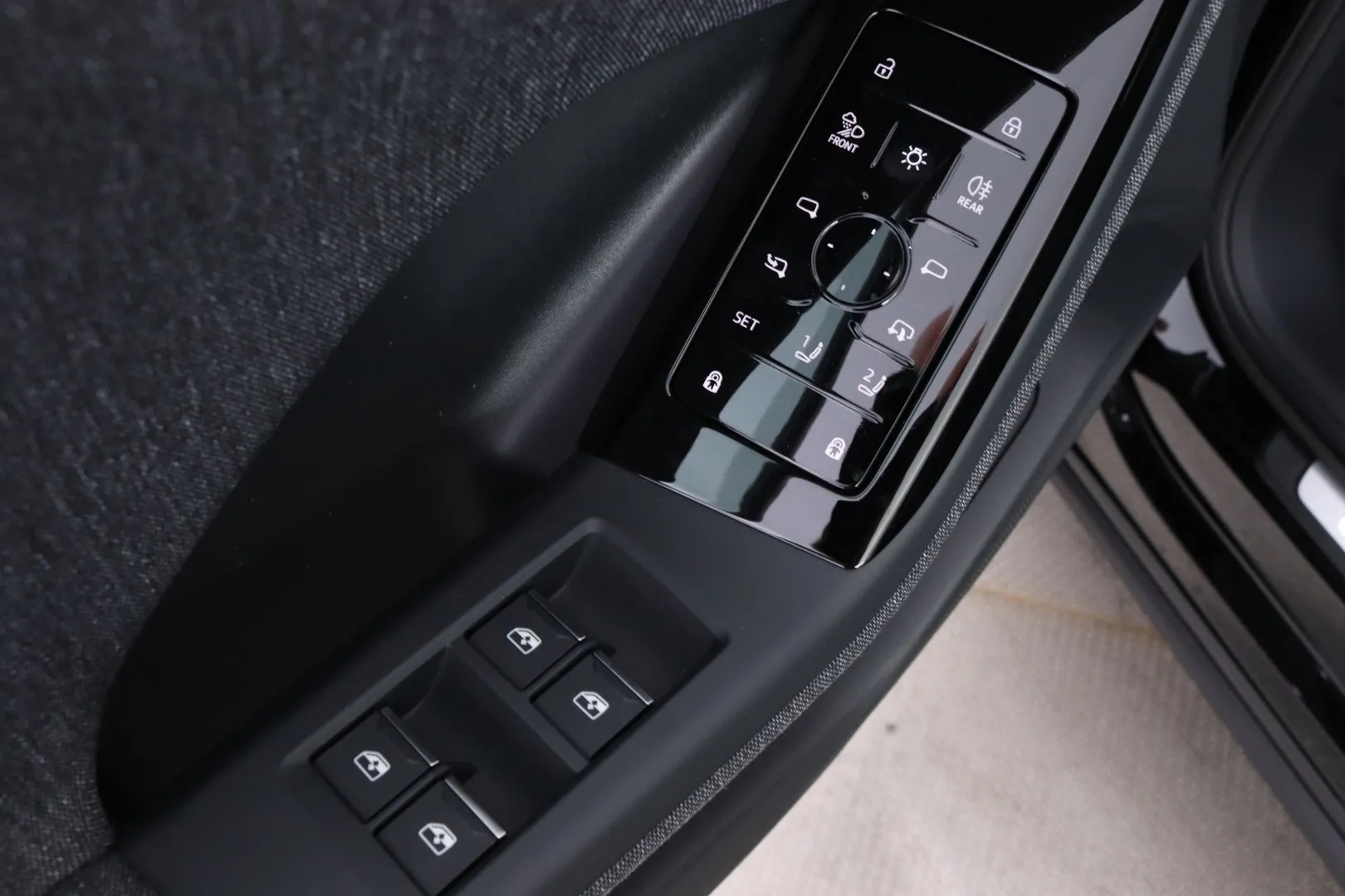 Audi Q6 e-tron FTE-263 carousel image