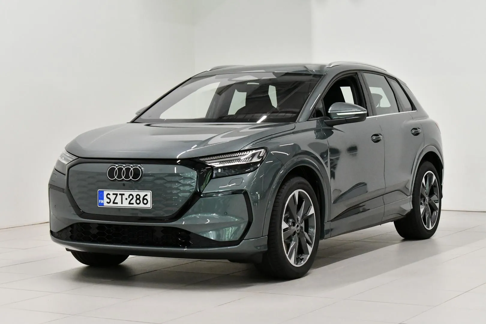AUDI Q4 e-tron SZT-286 carousel image