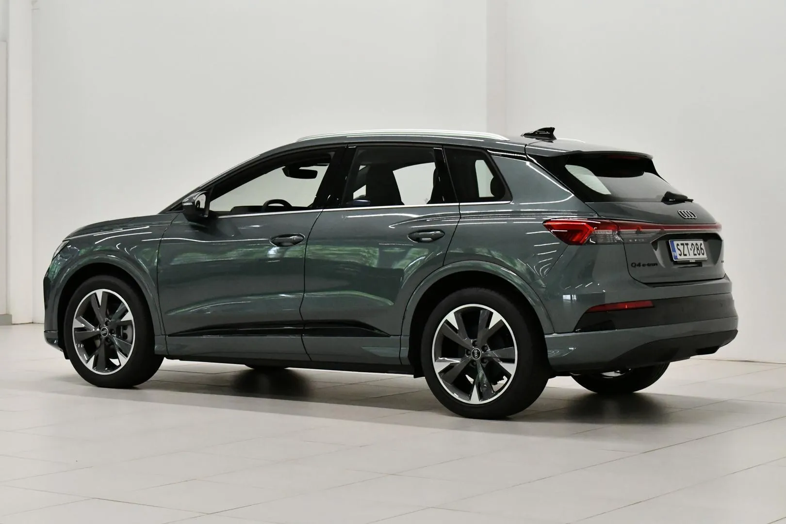 AUDI Q4 e-tron SZT-286 carousel image