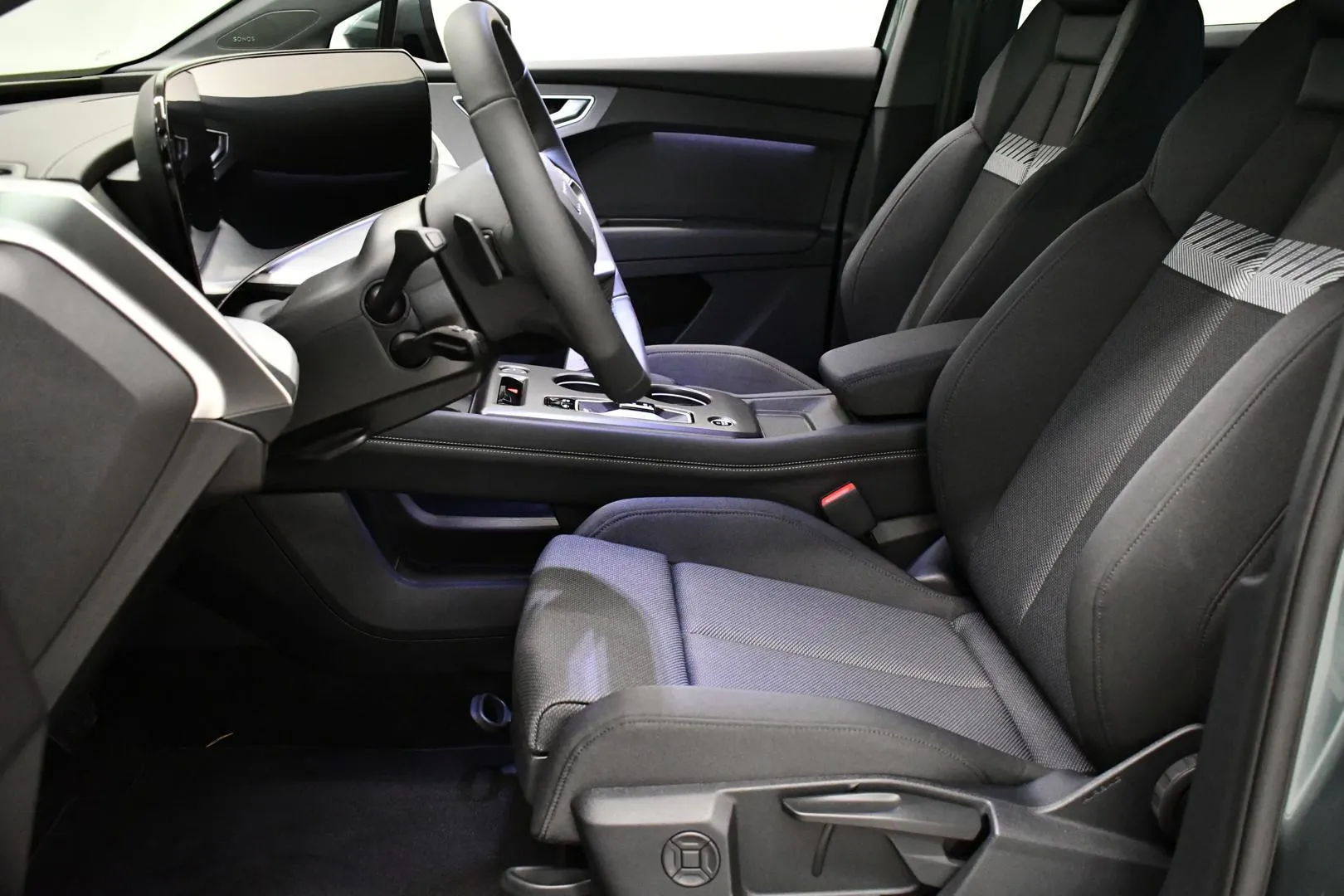 AUDI Q4 e-tron SZT-286 carousel image
