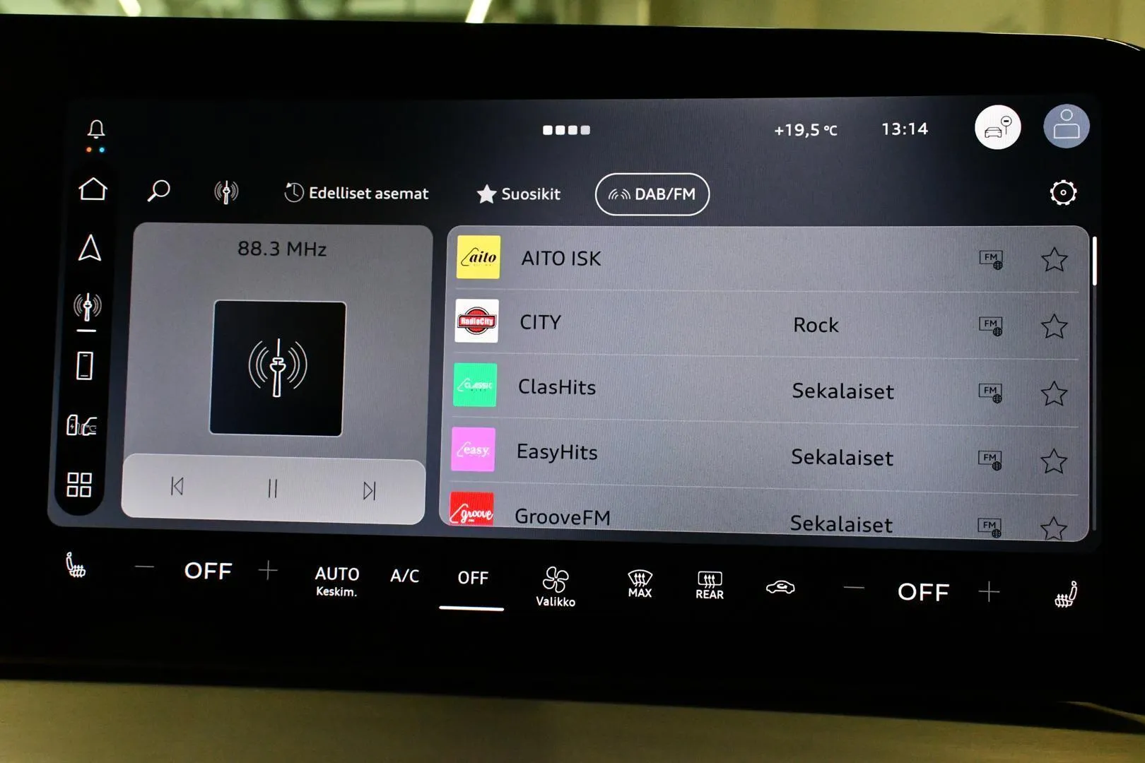 AUDI Q4 e-tron SZT-286 carousel image