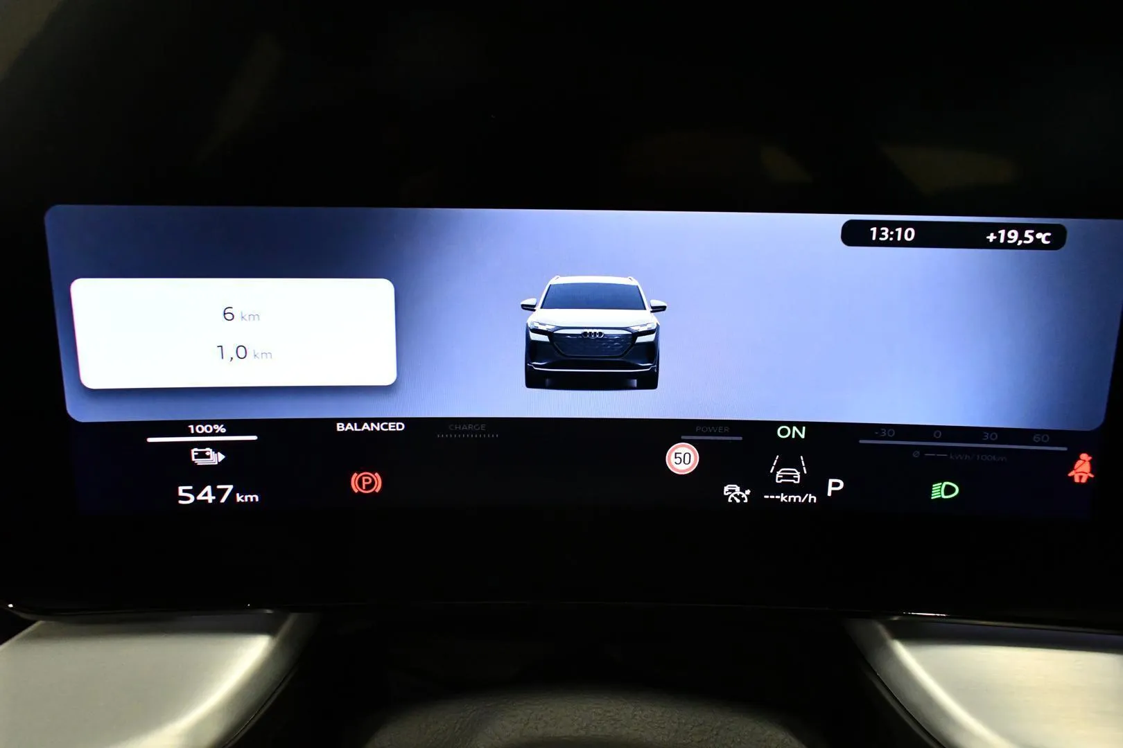 AUDI Q4 e-tron SZT-286 carousel image