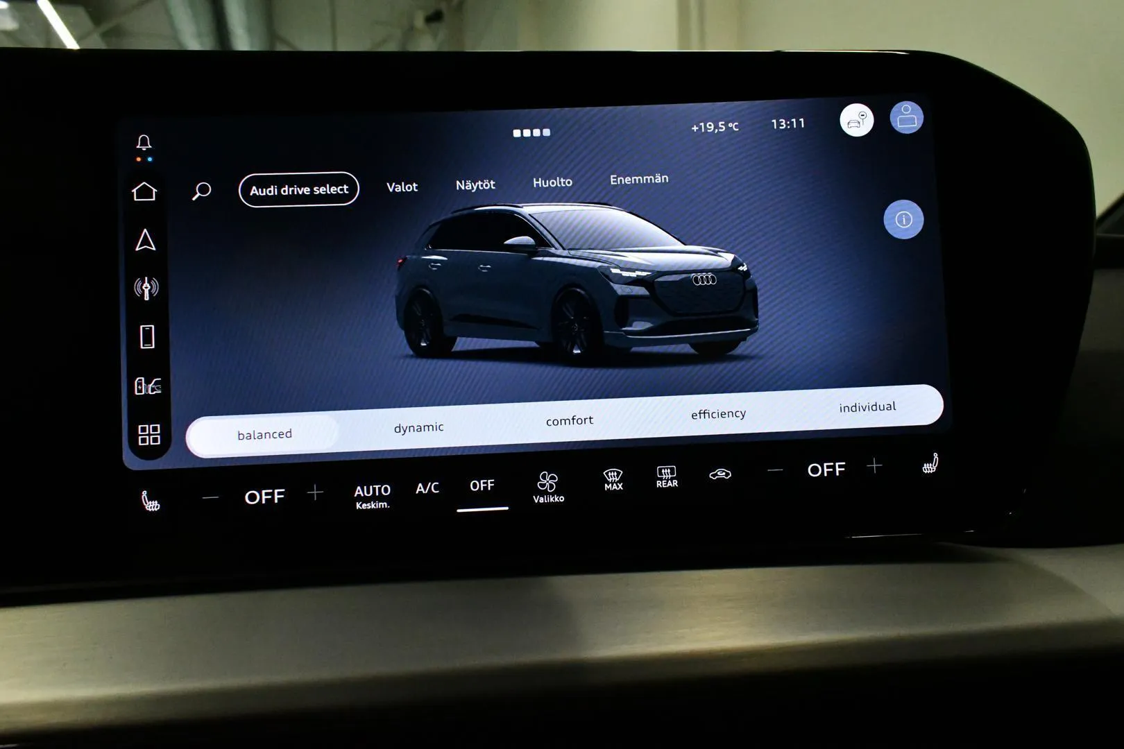 AUDI Q4 e-tron SZT-286 carousel image