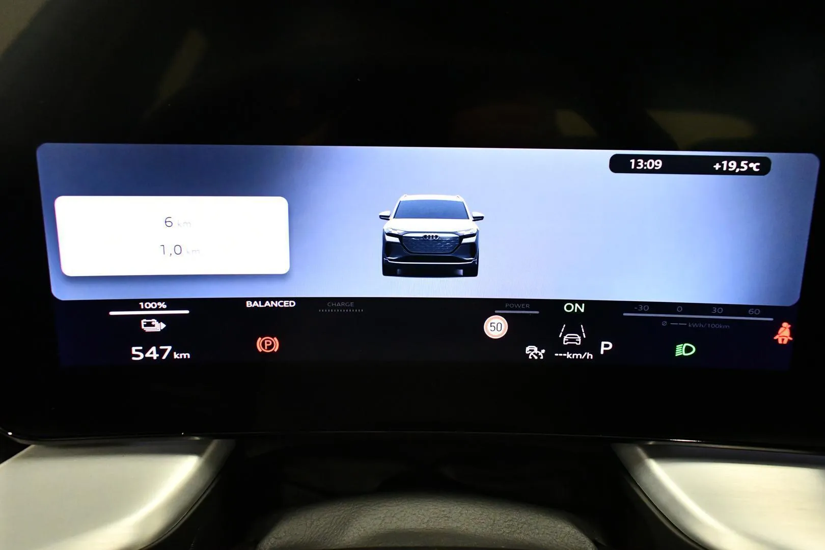 AUDI Q4 e-tron SZT-286 carousel image