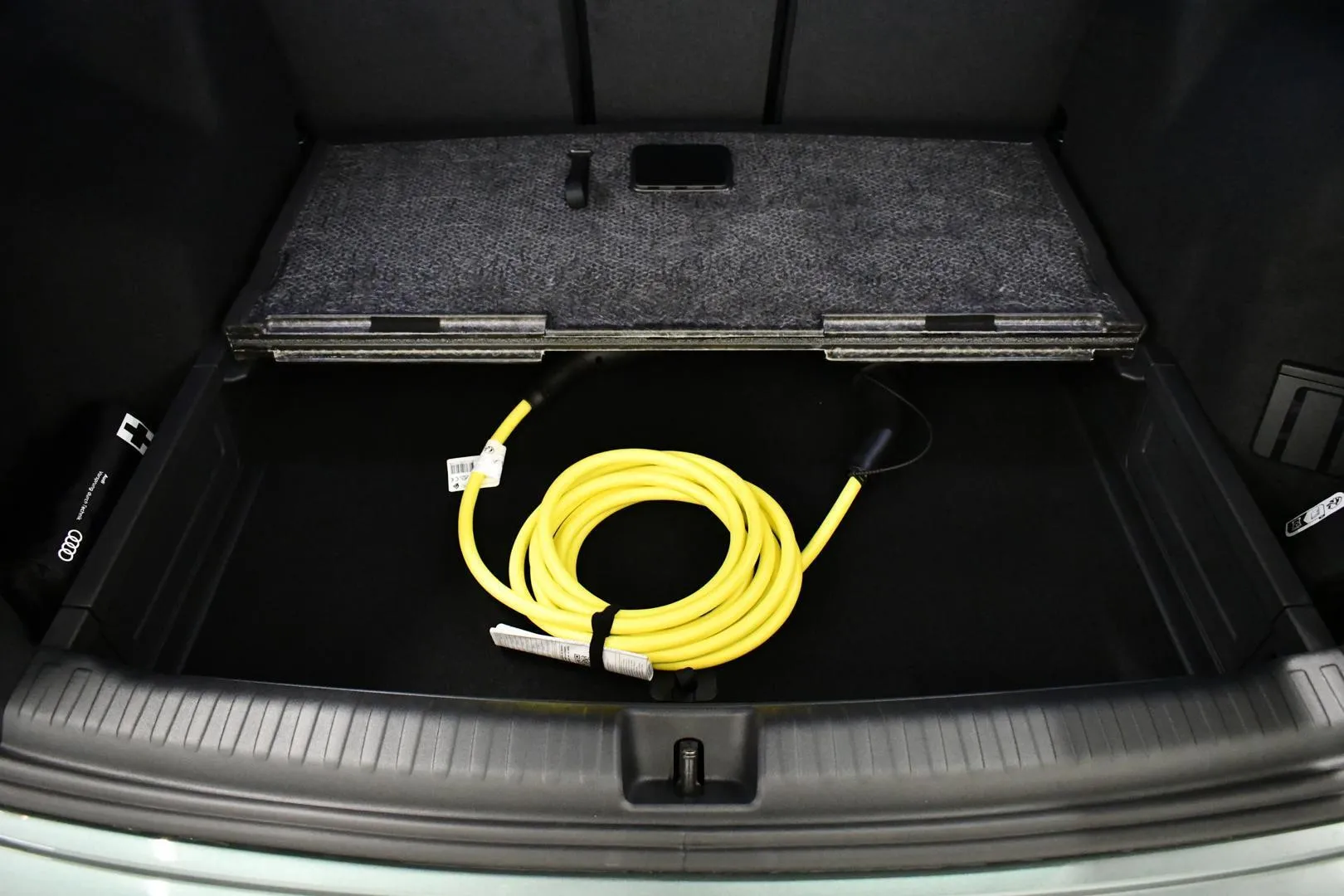 AUDI Q4 e-tron SZT-286 carousel image