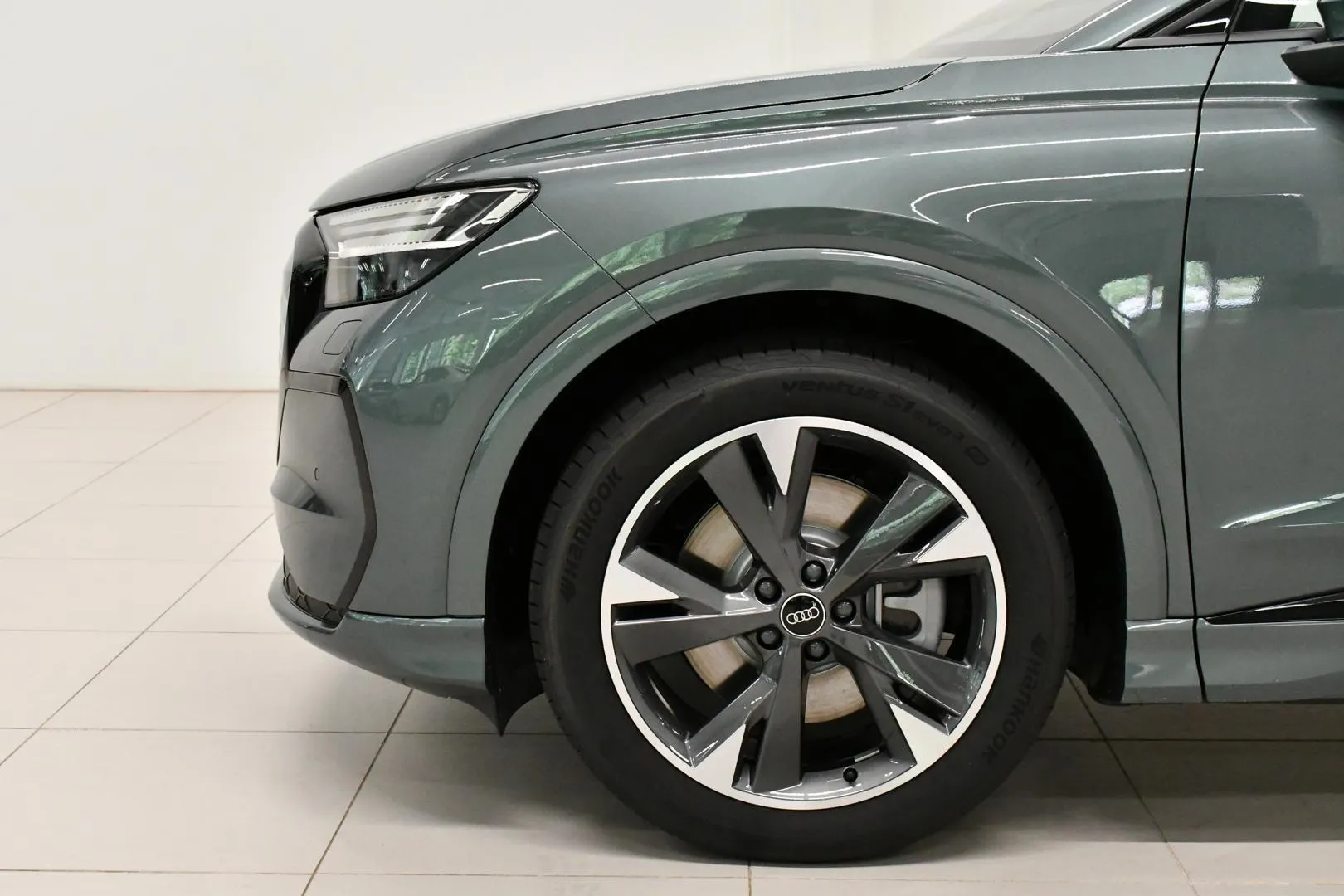 AUDI Q4 e-tron SZT-286 carousel image