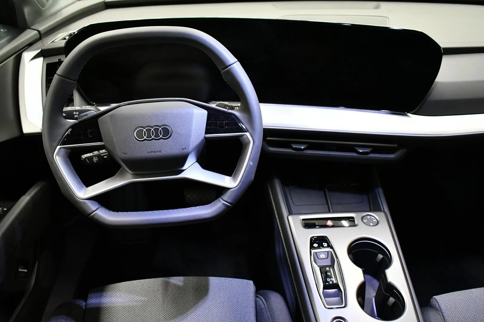 AUDI Q4 e-tron SZT-286 carousel image