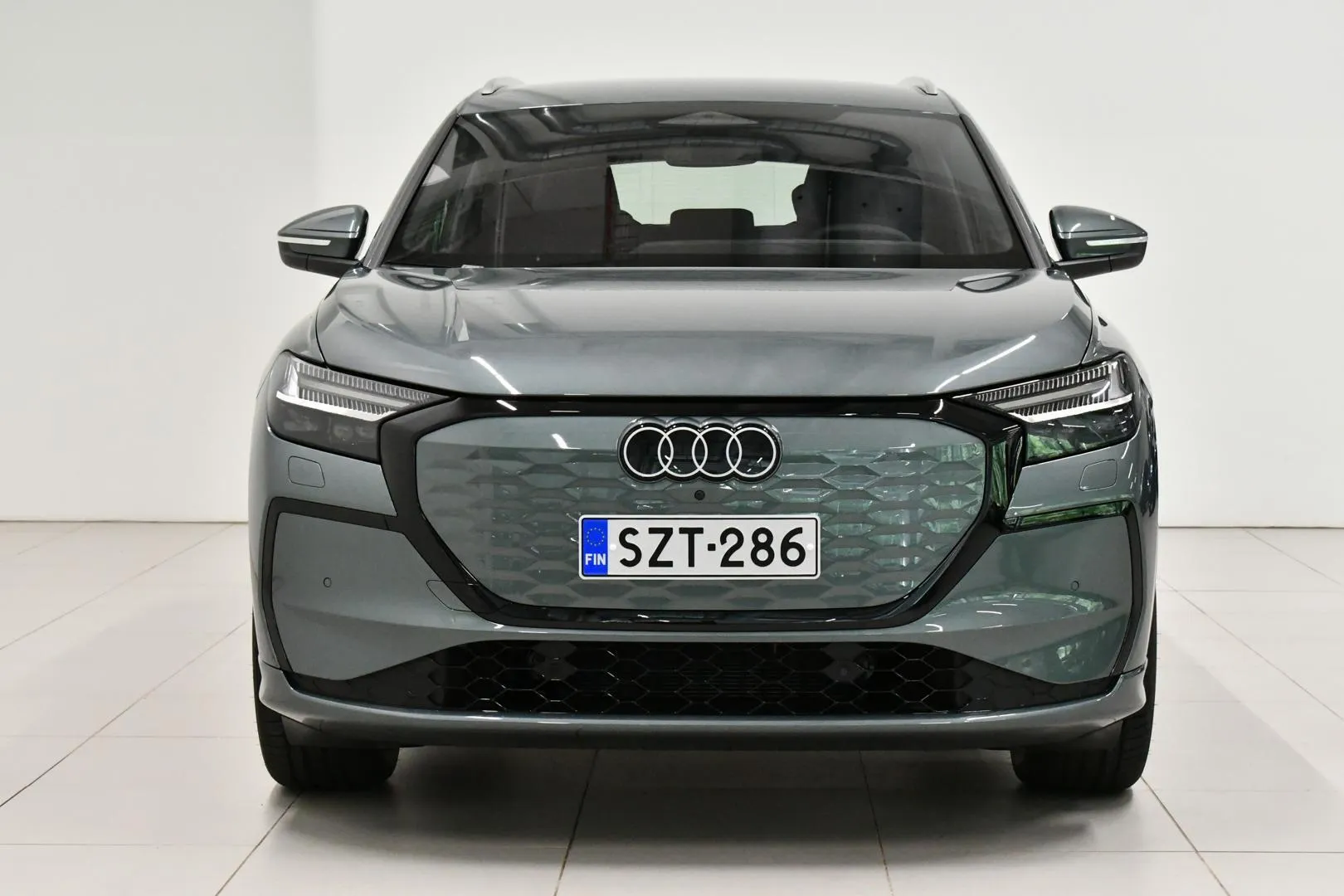 AUDI Q4 e-tron SZT-286 carousel image
