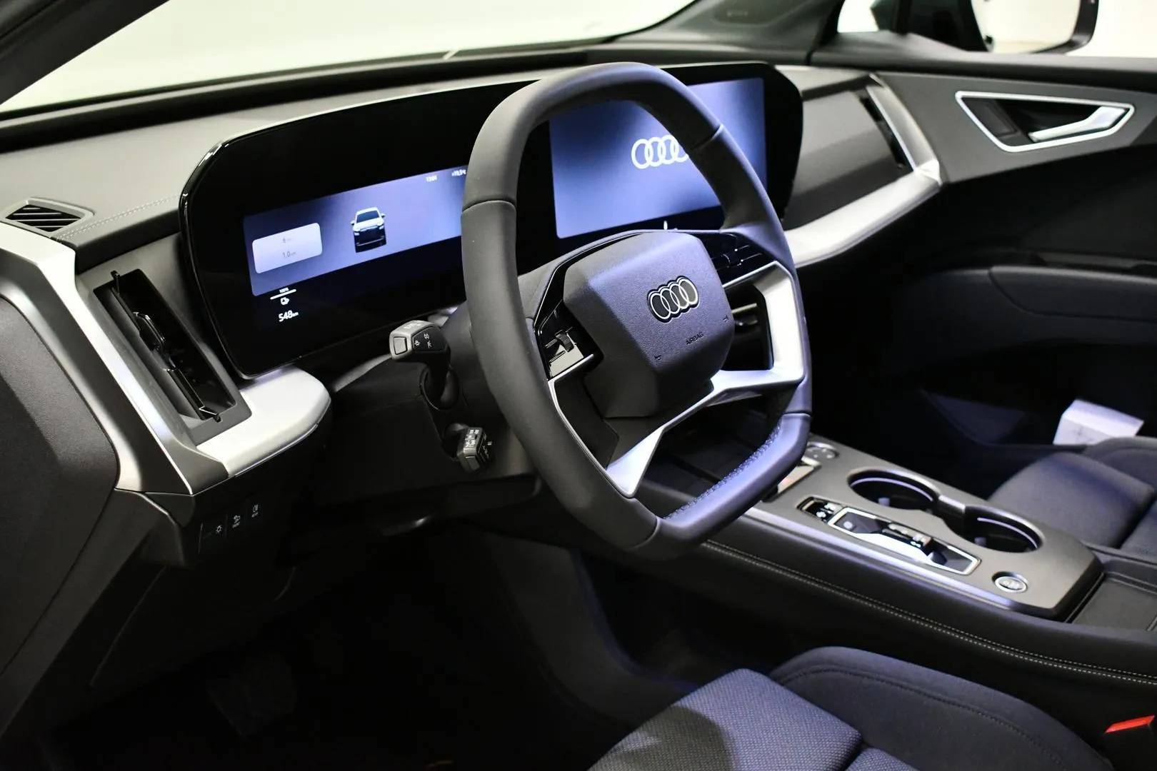 AUDI Q4 e-tron SZT-286 carousel image