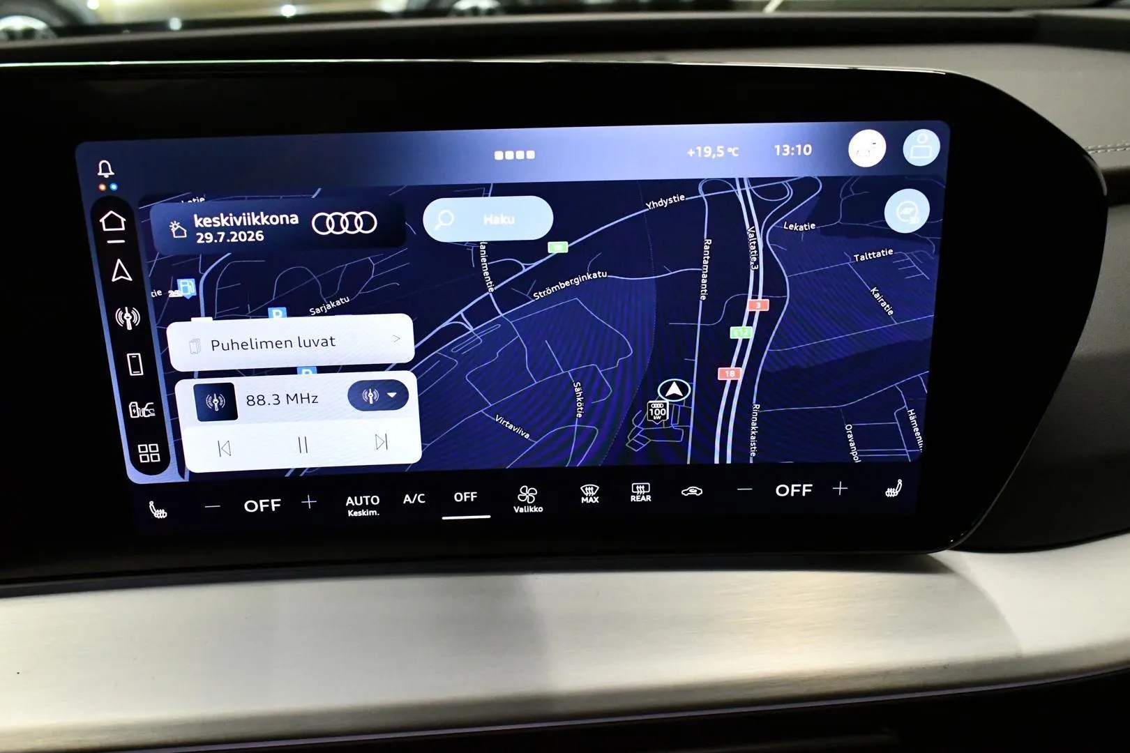 AUDI Q4 e-tron SZT-286 carousel image