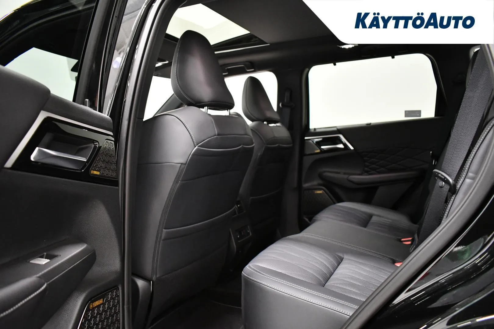 Mitsubishi Outlander YMT-402 carousel image