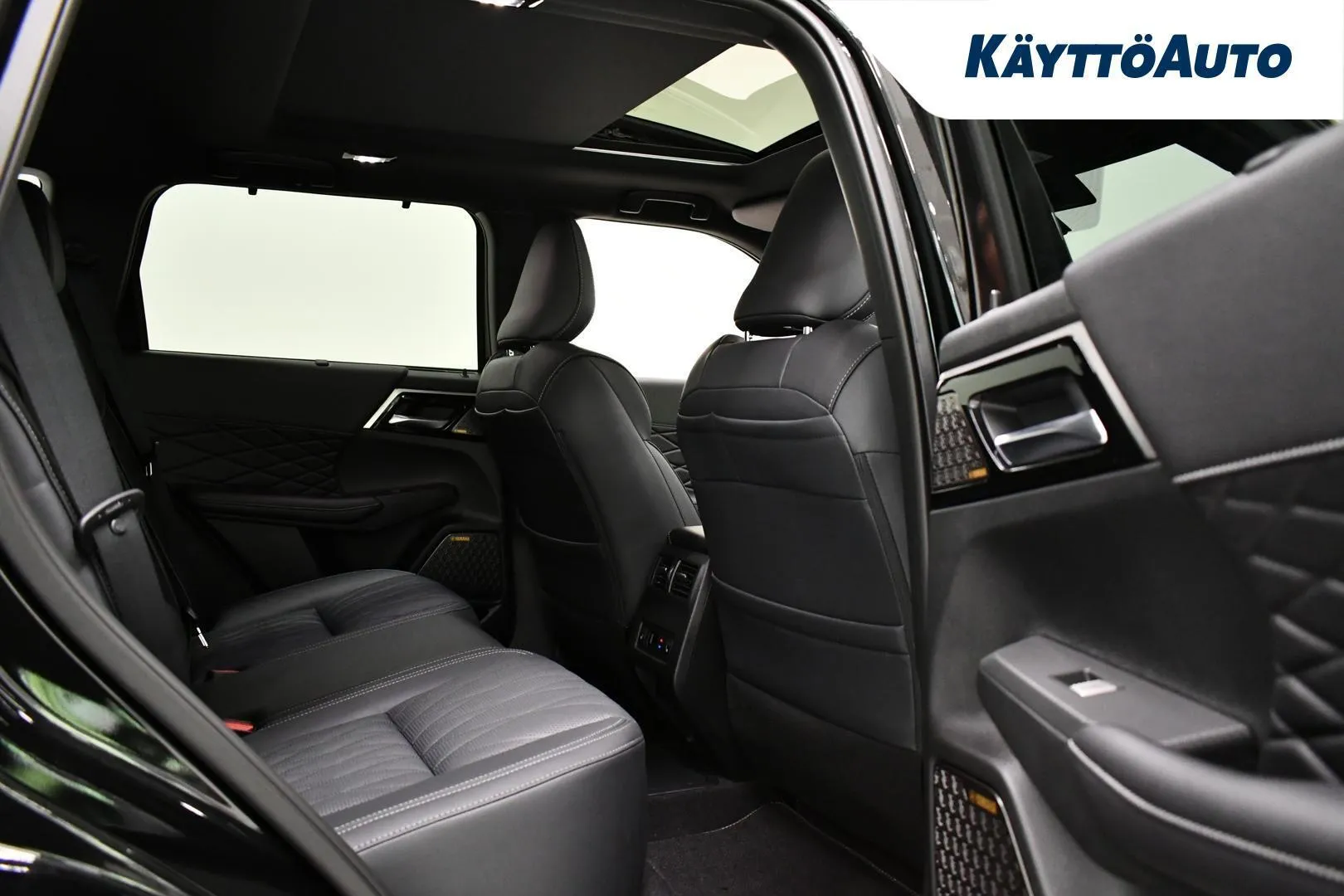 Mitsubishi Outlander YMT-402 carousel image