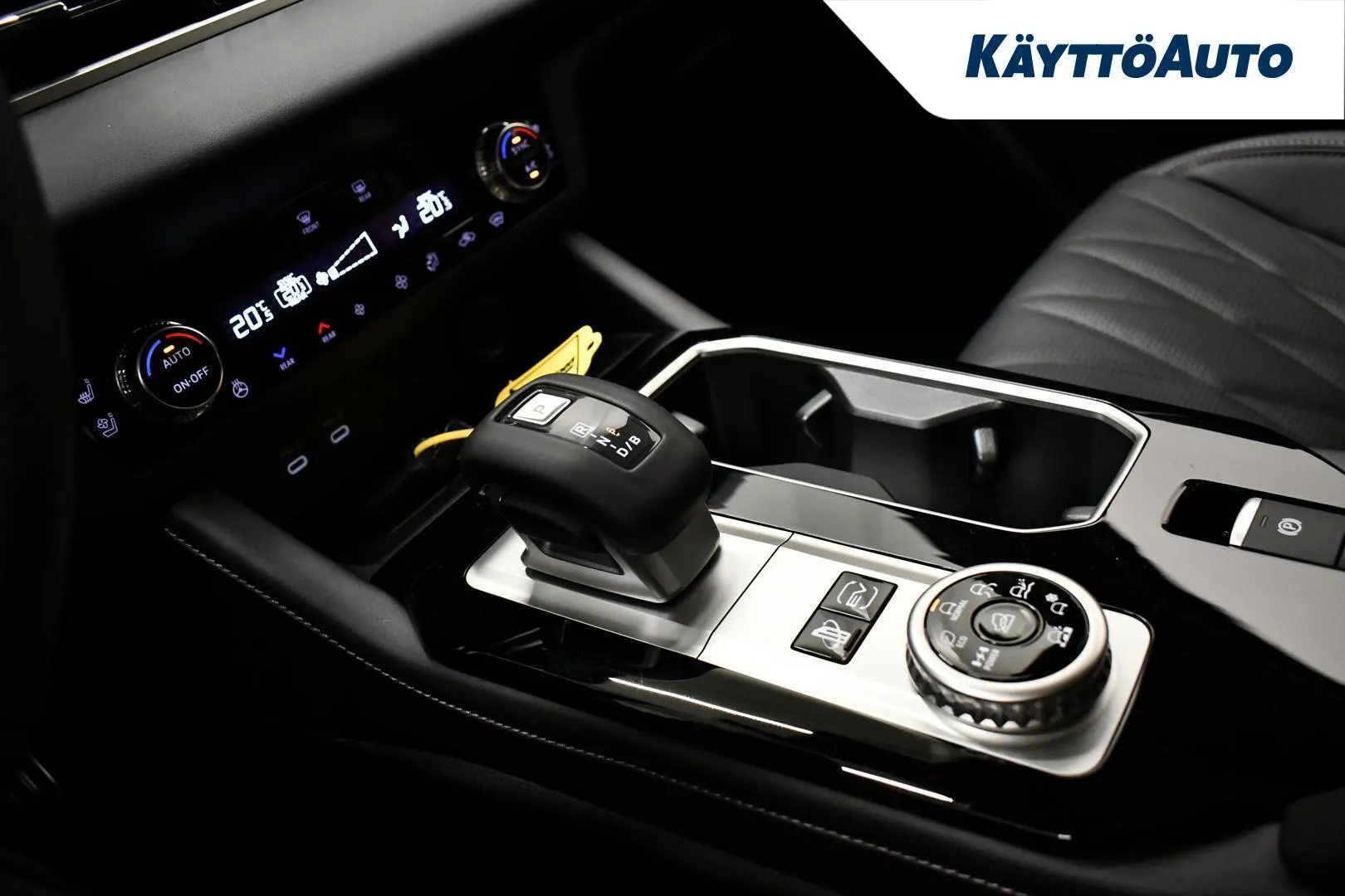 Mitsubishi Outlander YMT-402 carousel image