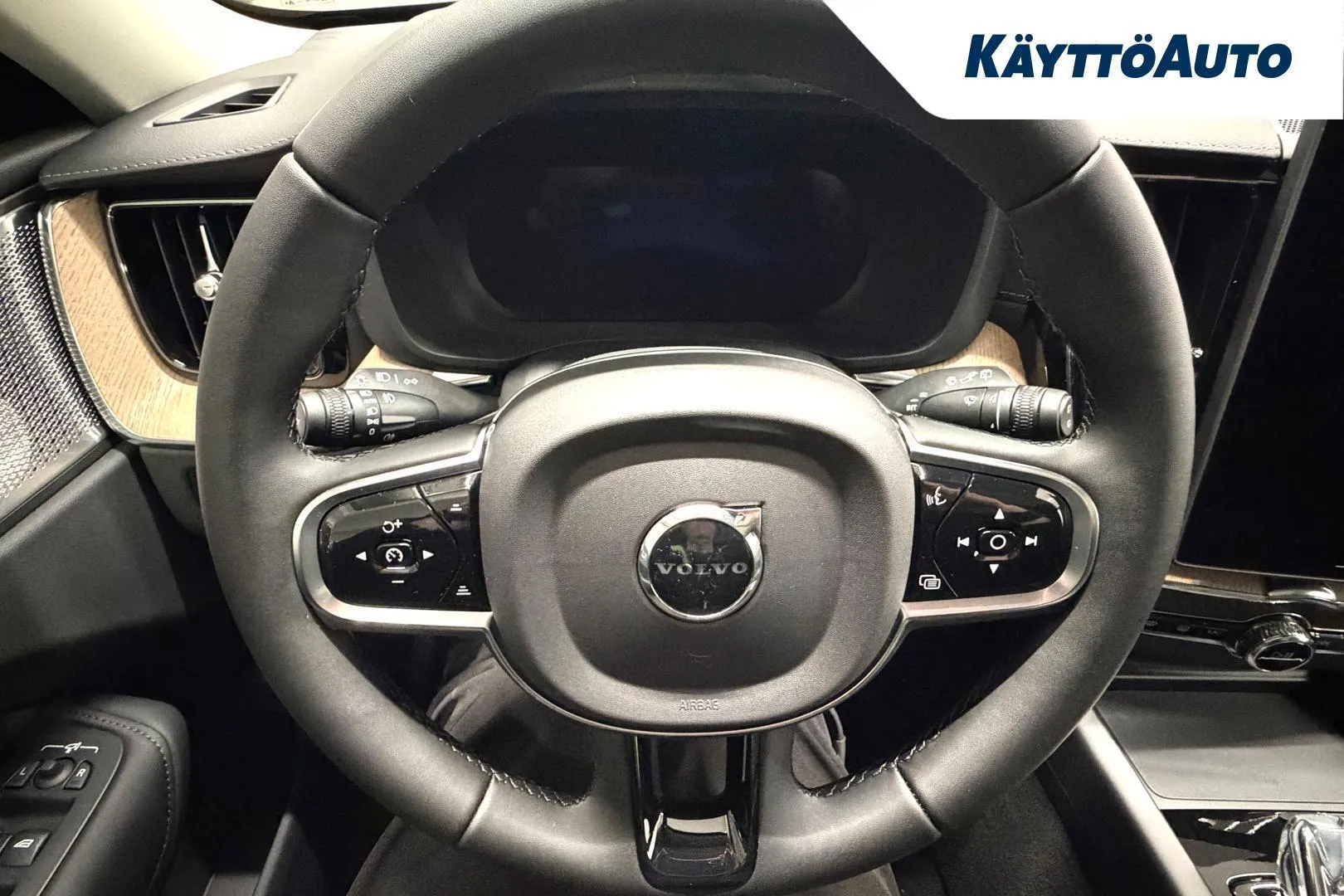 Volvo XC60 FTB-661 carousel image