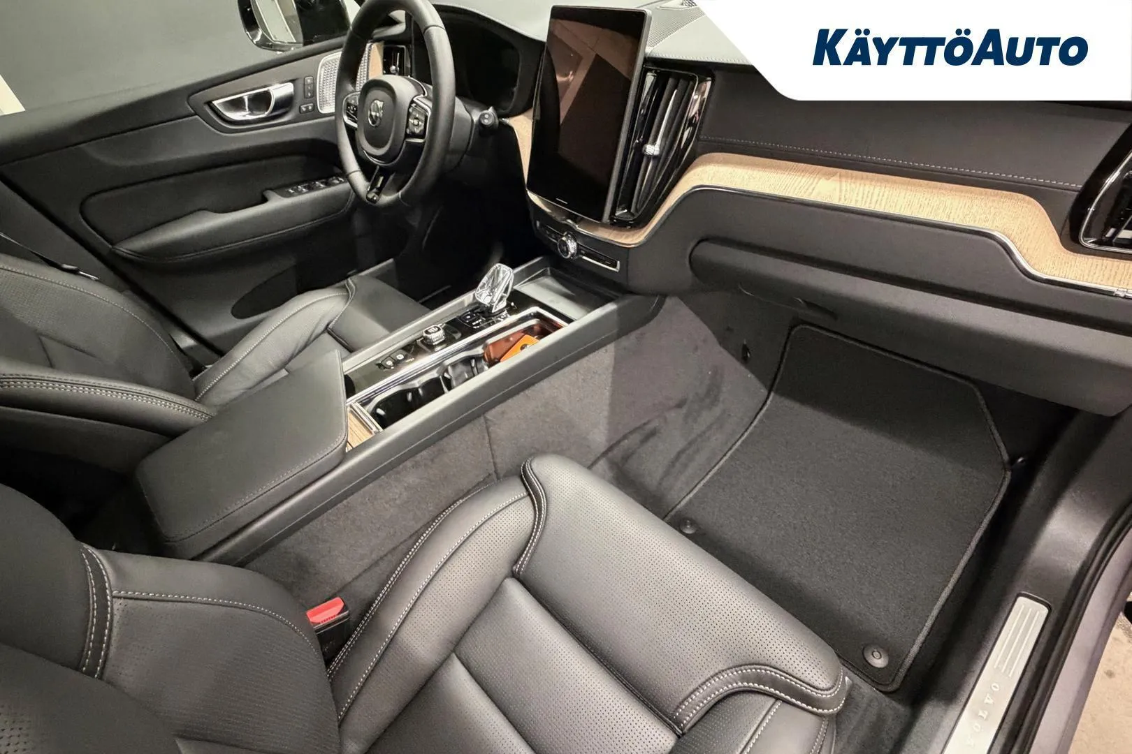 Volvo XC60 FTB-661 carousel image