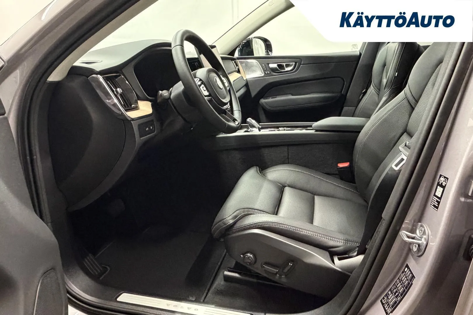 Volvo XC60 FTB-661 carousel image
