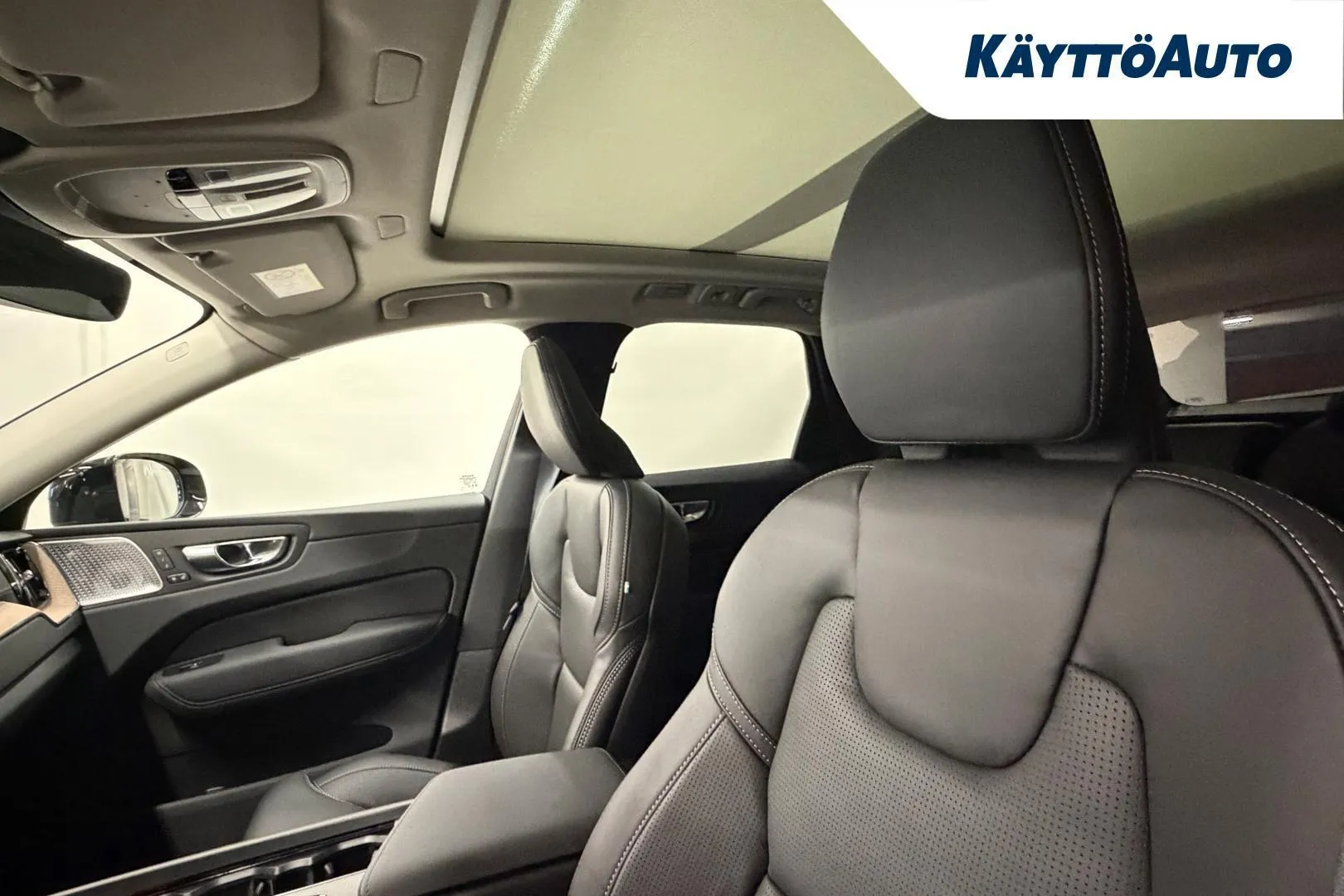 Volvo XC60 FTB-661 carousel image