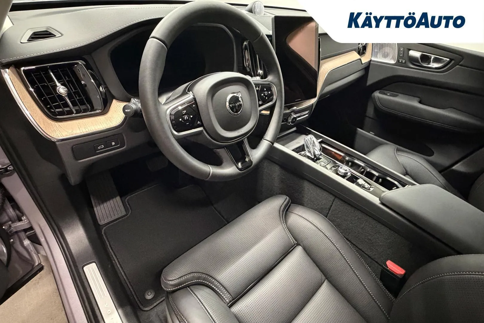 Volvo XC60 FTB-661 carousel image
