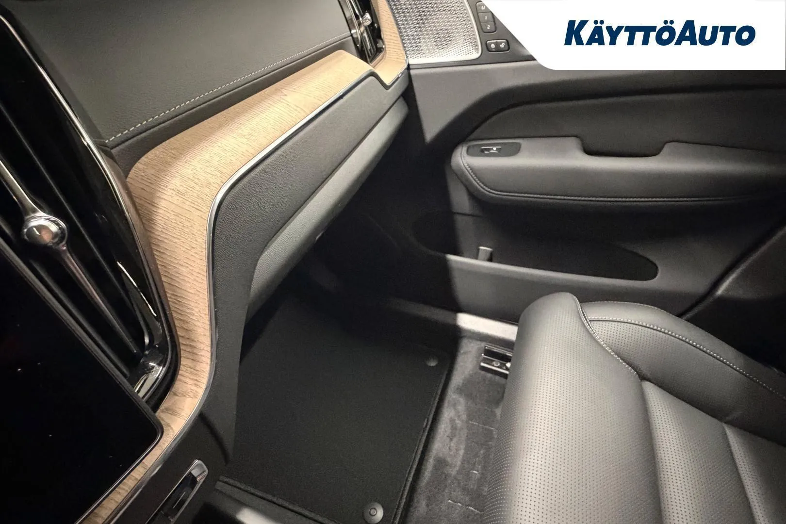 Volvo XC60 FTB-661 carousel image