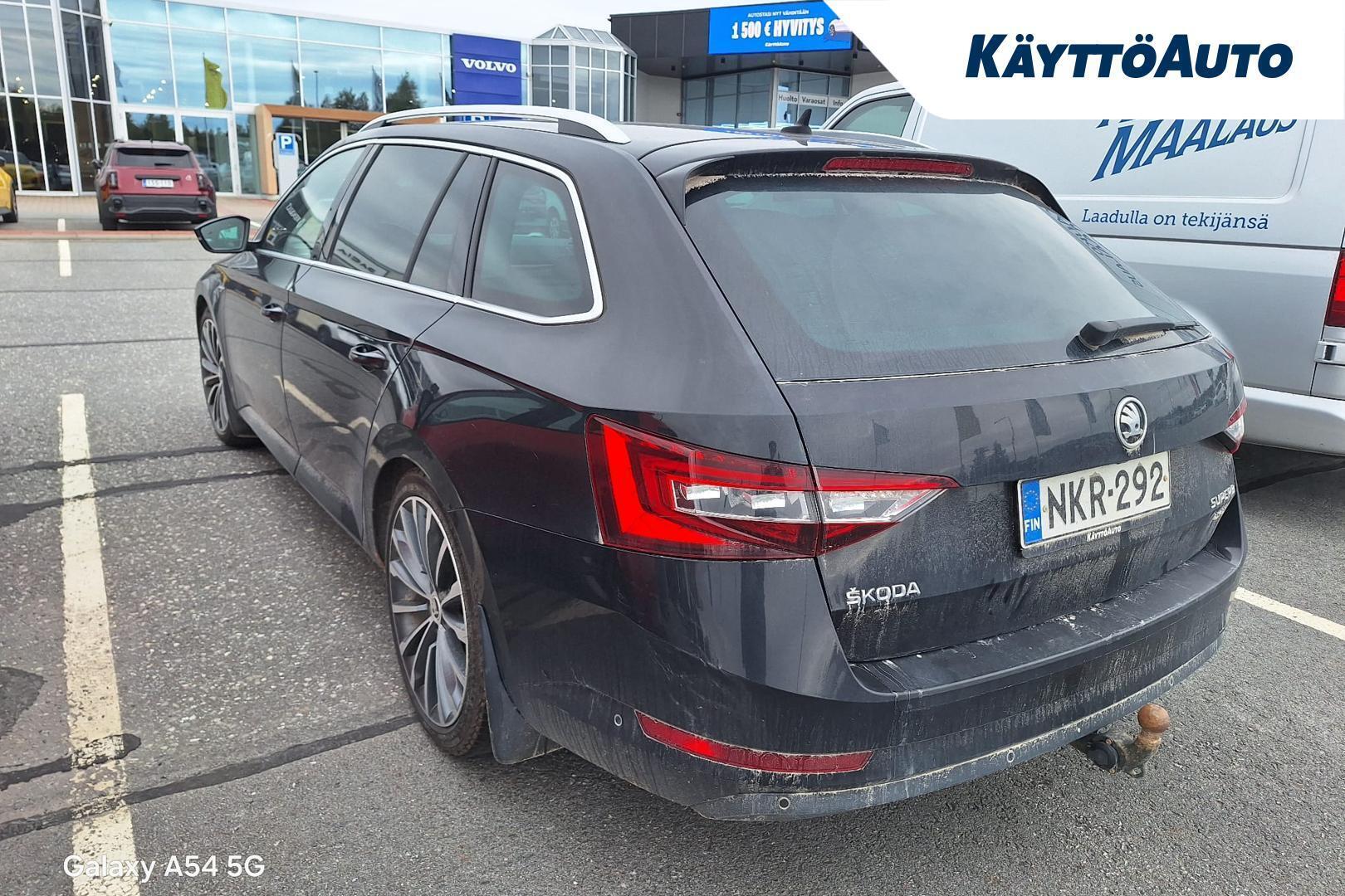 Skoda Superb 2017, photo 5/7