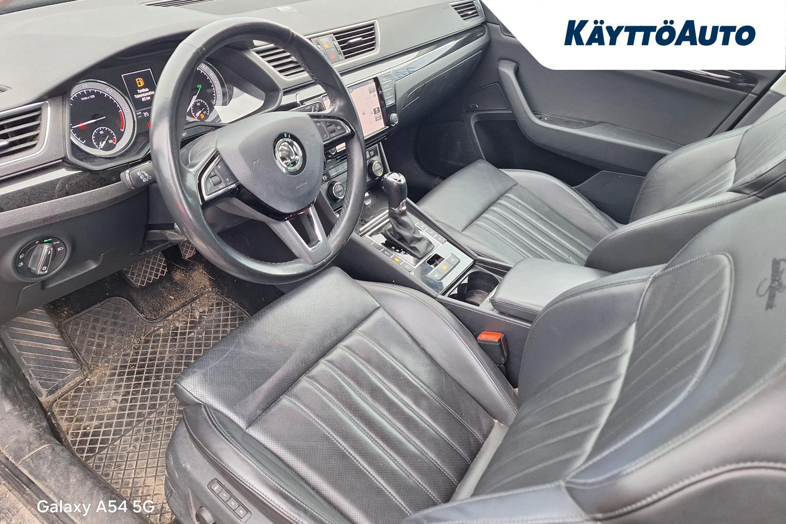 Skoda Superb 2017, photo 6/7