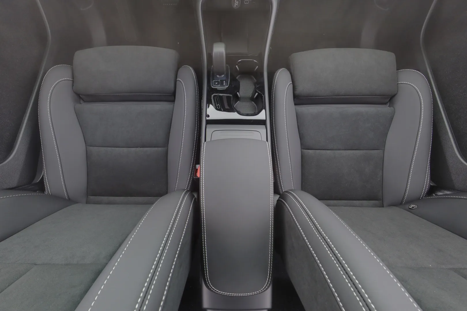Volvo EX40 MSP-569 carousel image