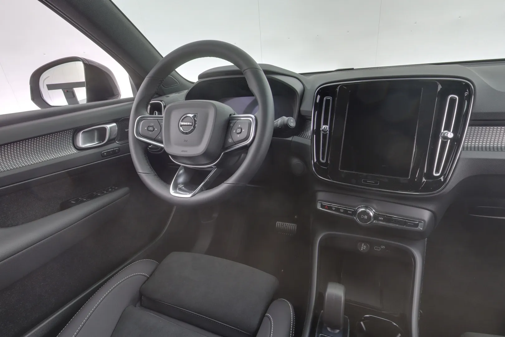 Volvo EX40 MSP-569 carousel image