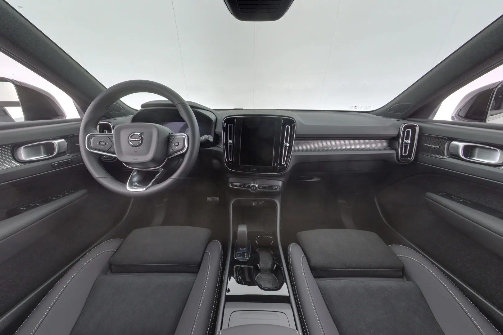 Volvo EX40 MSP-569 carousel image