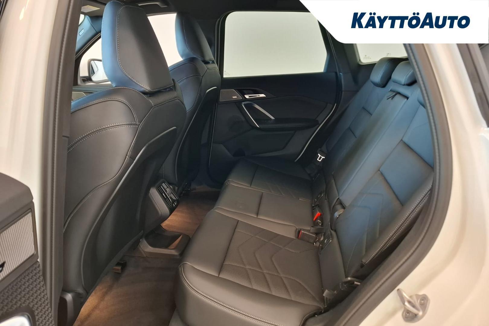 BMW iX1 2026, photo 7/20