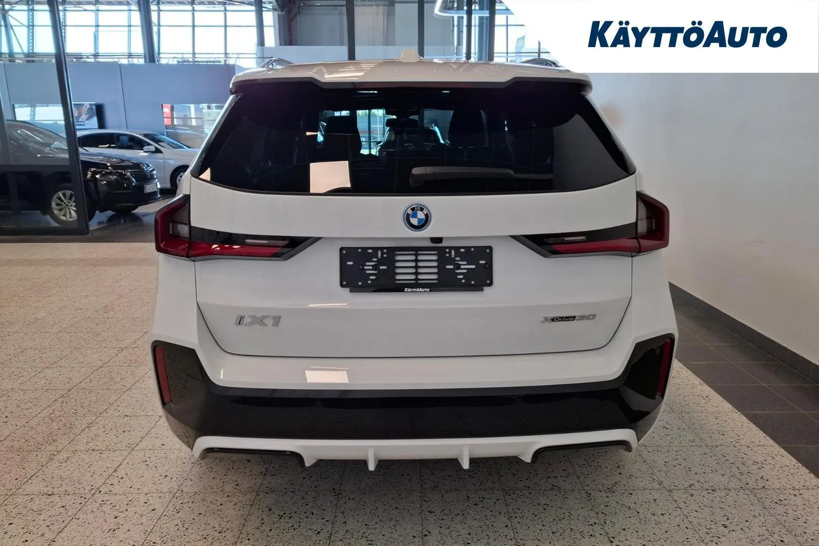 BMW iX1 YMP-564 carousel image