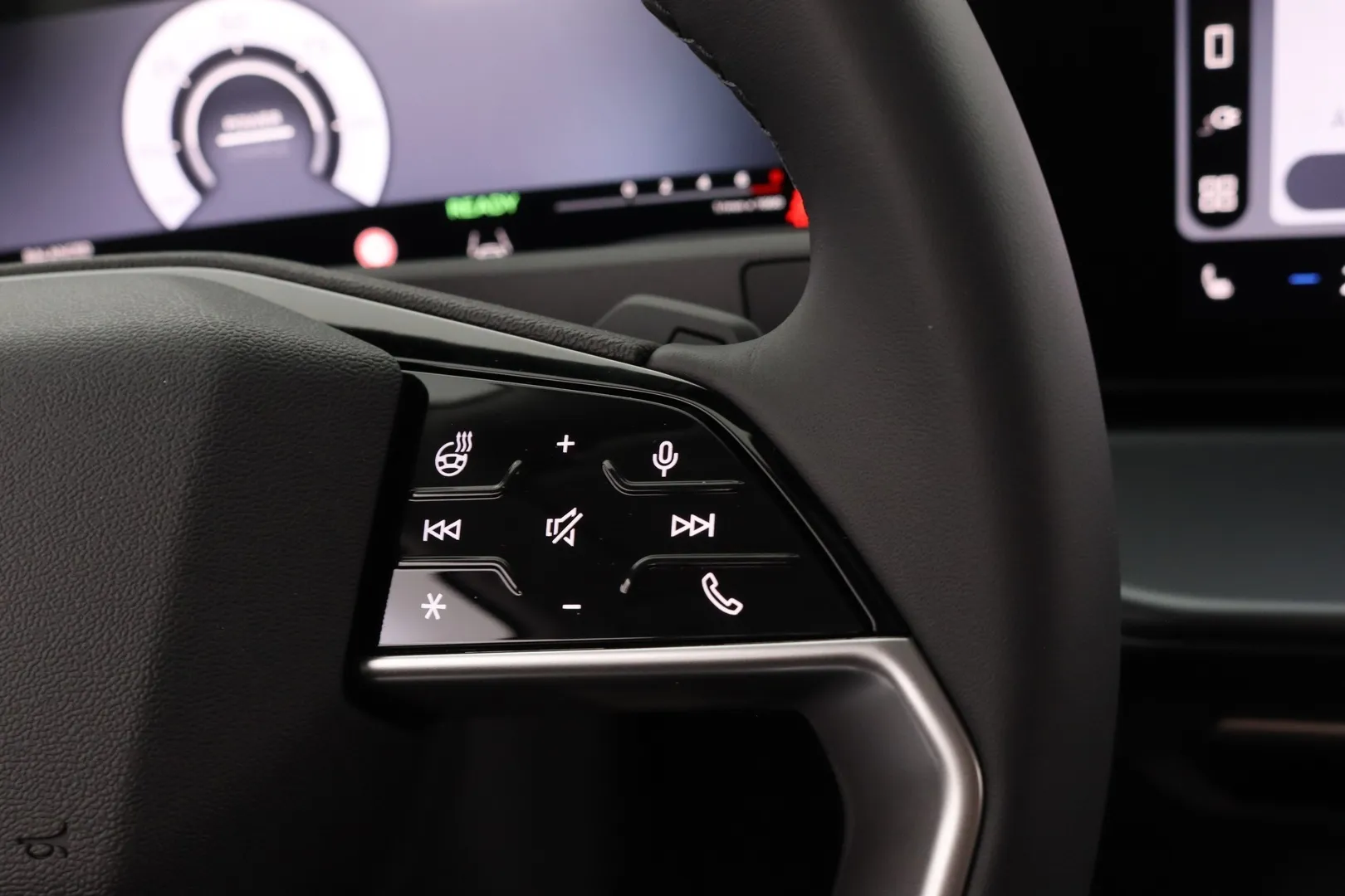 Audi Q3 FTF-624 carousel image