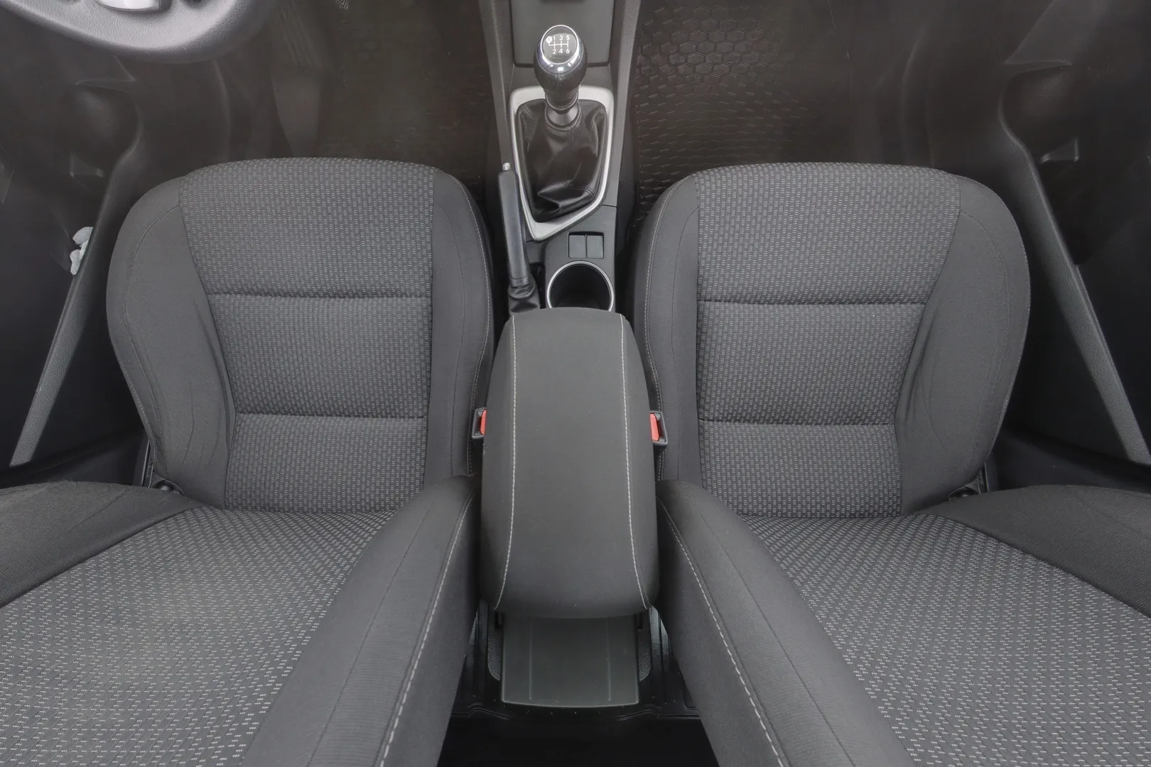 Toyota Corolla NJL-919 carousel image