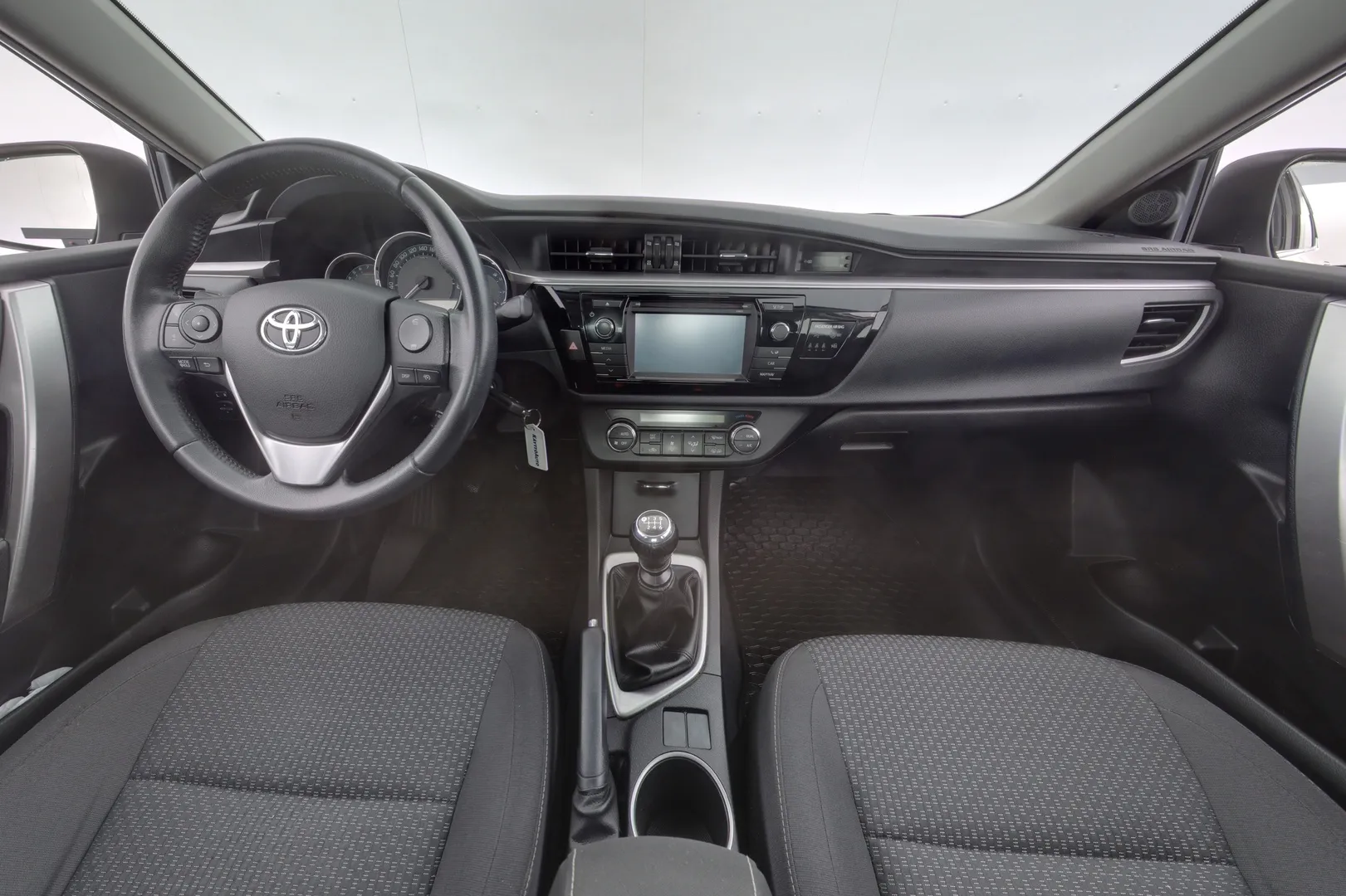 Toyota Corolla NJL-919 carousel image