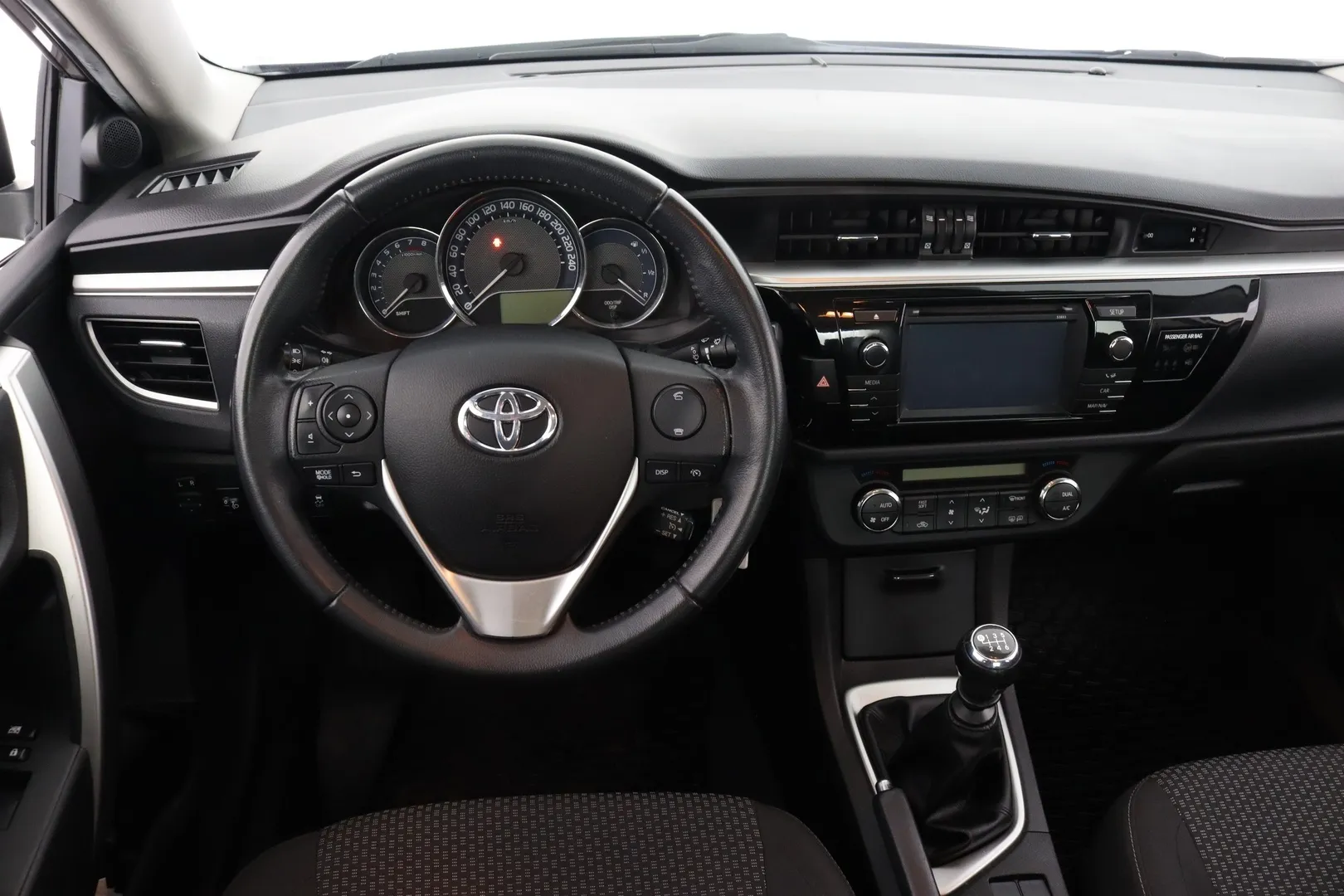 Toyota Corolla NJL-919 carousel image