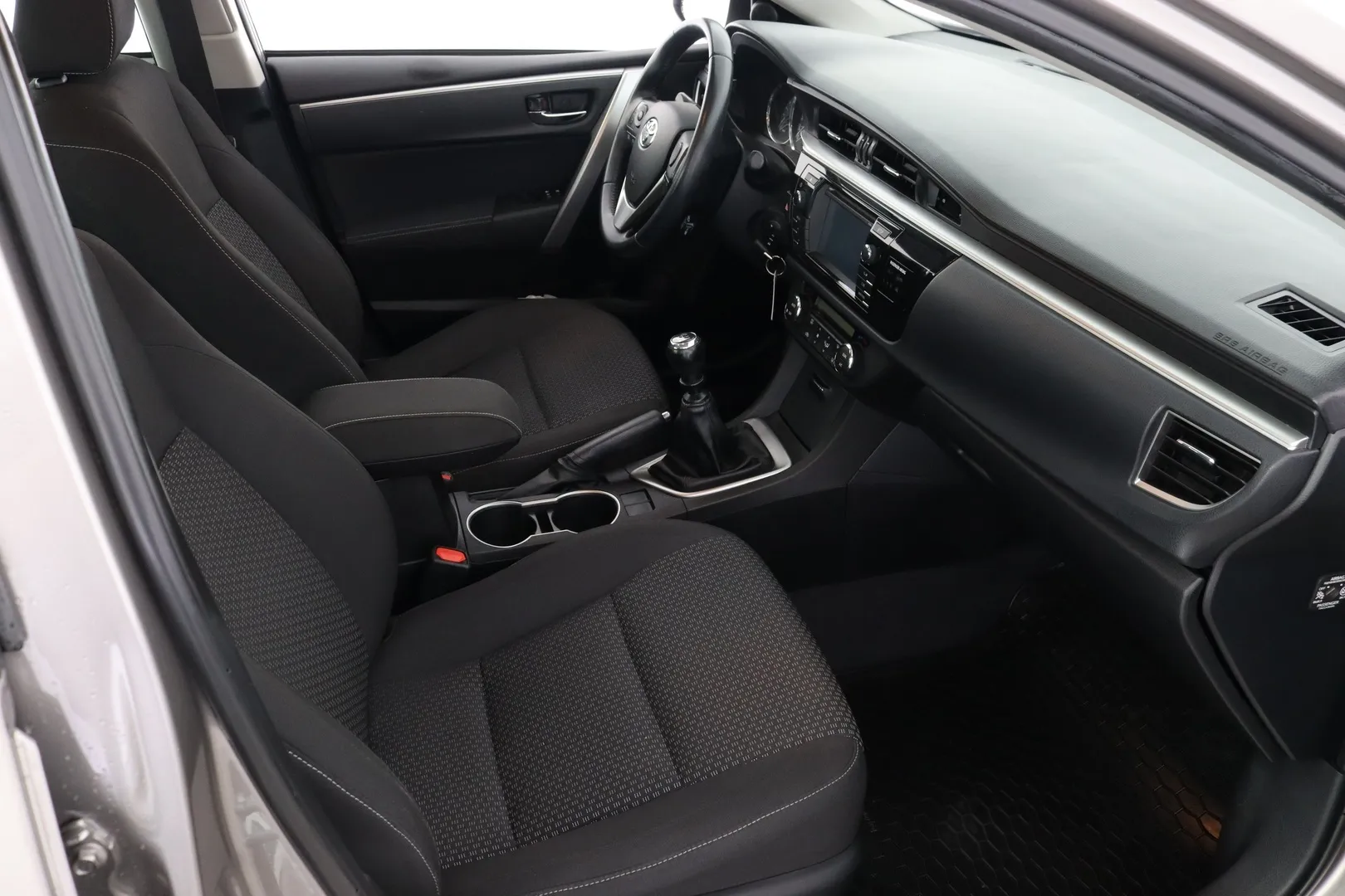 Toyota Corolla NJL-919 carousel image