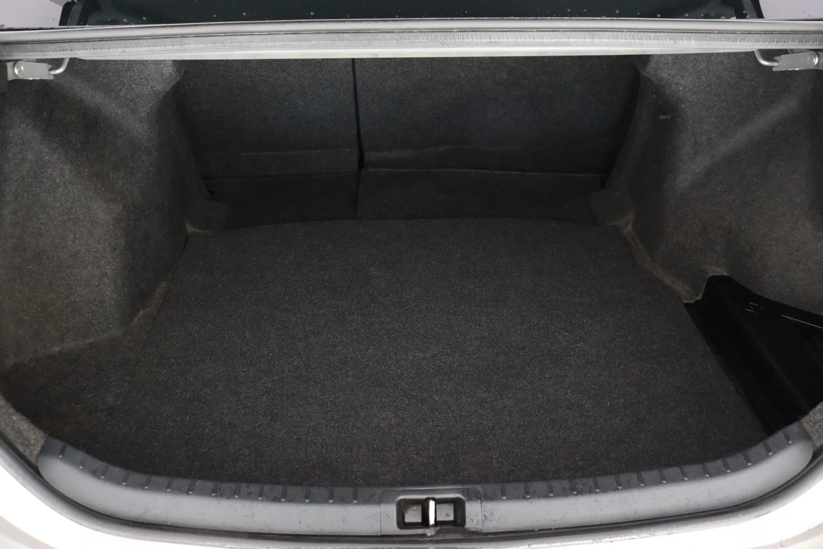 Toyota Corolla NJL-919 carousel image