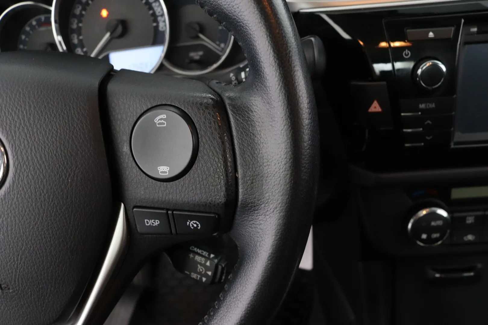 Toyota Corolla NJL-919 carousel image