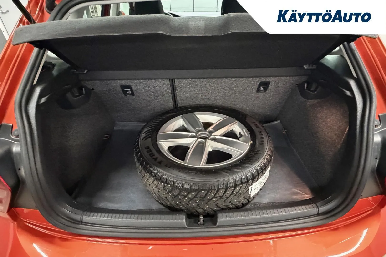 Volkswagen Polo KTA-735 carousel image