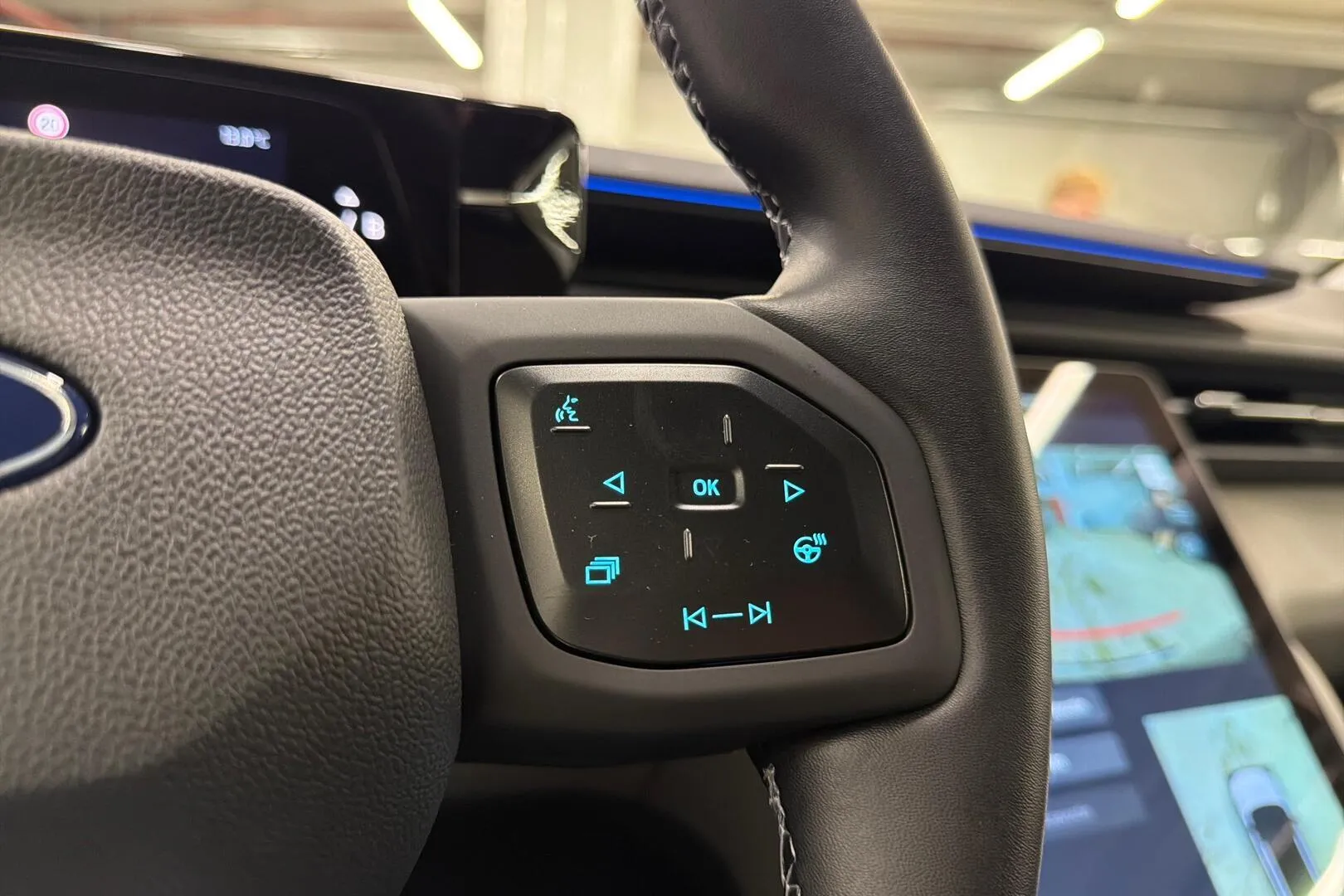 FORD EXPLORER FTE-326 carousel image