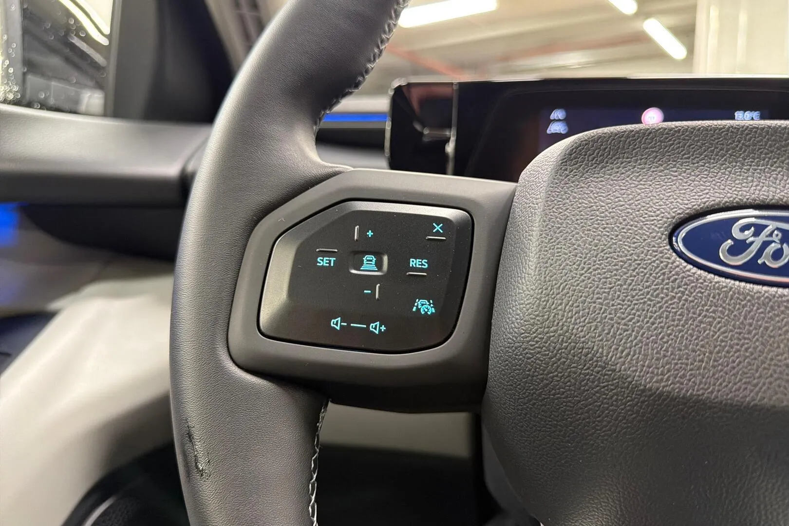 FORD EXPLORER FTE-326 carousel image