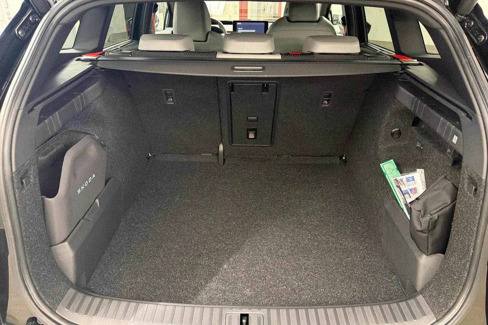 Skoda Enyaq SZV-951 carousel image