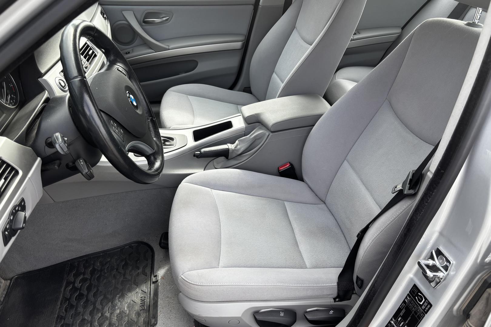 BMW 320 E90 Sedan Business 2008, kuva 3/4