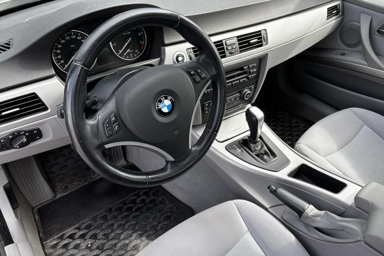 BMW 320 OUY-732 carousel image