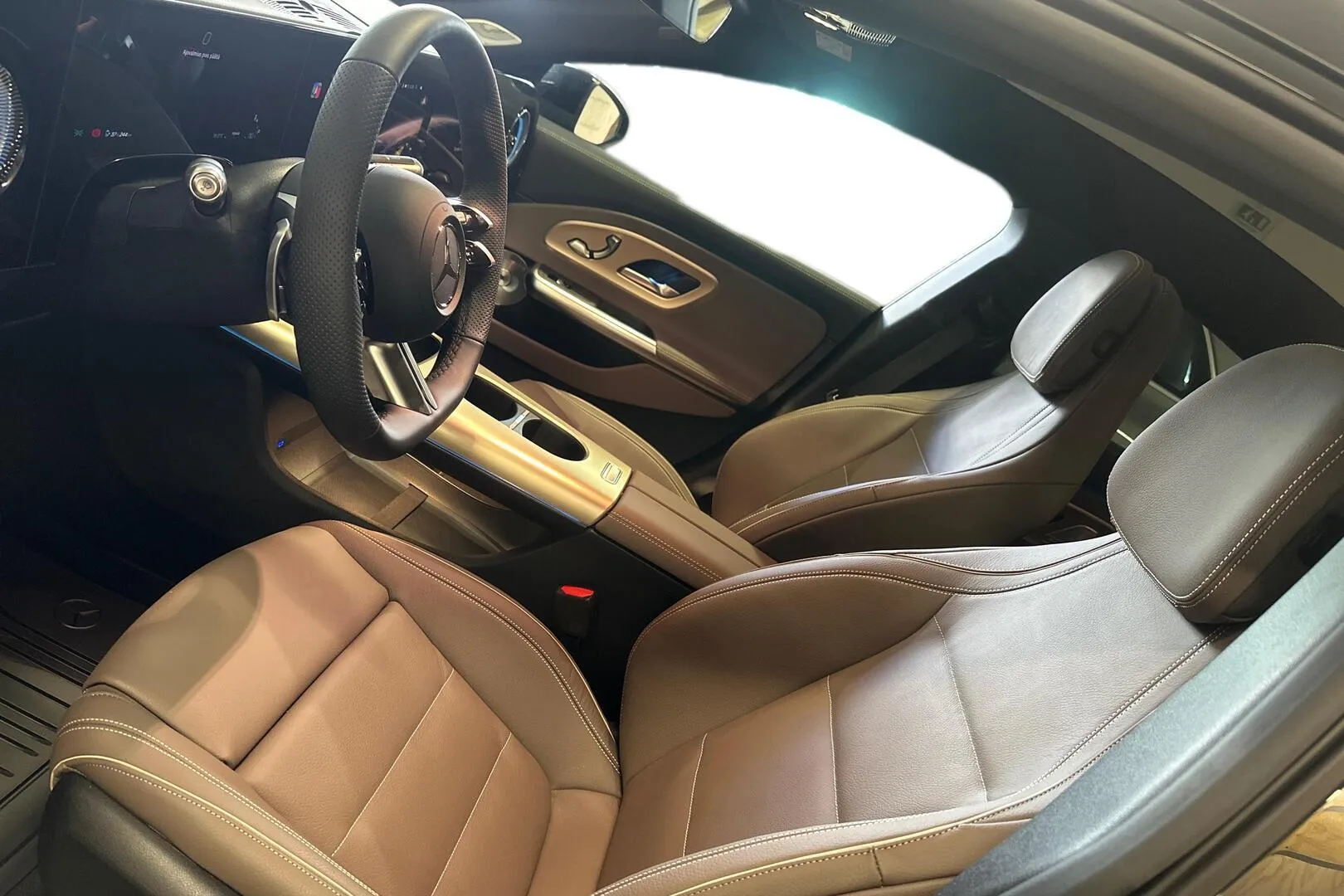 Mercedes-Benz CLA SZX-939 carousel image