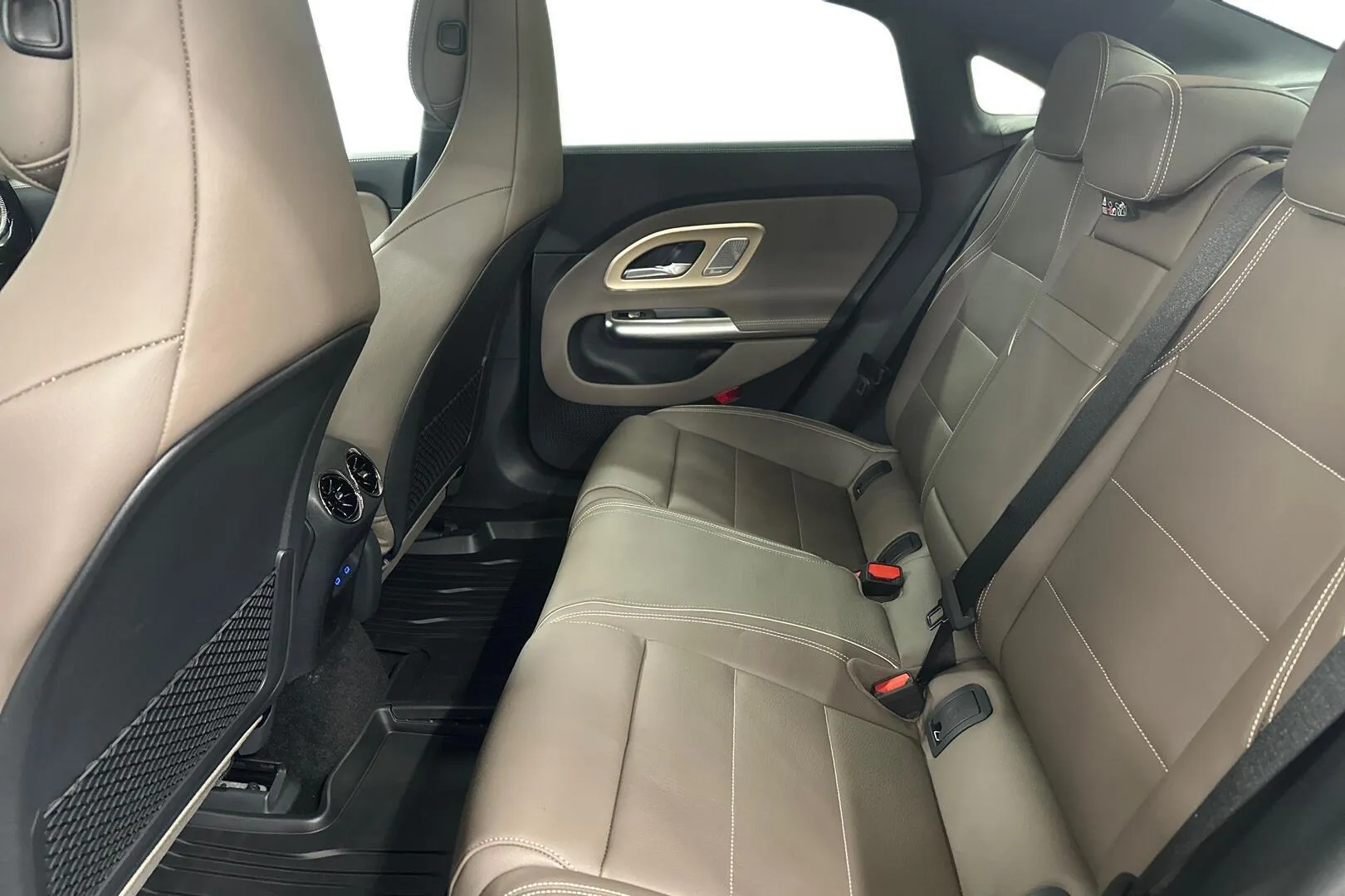 Mercedes-Benz CLA SZX-939 carousel image
