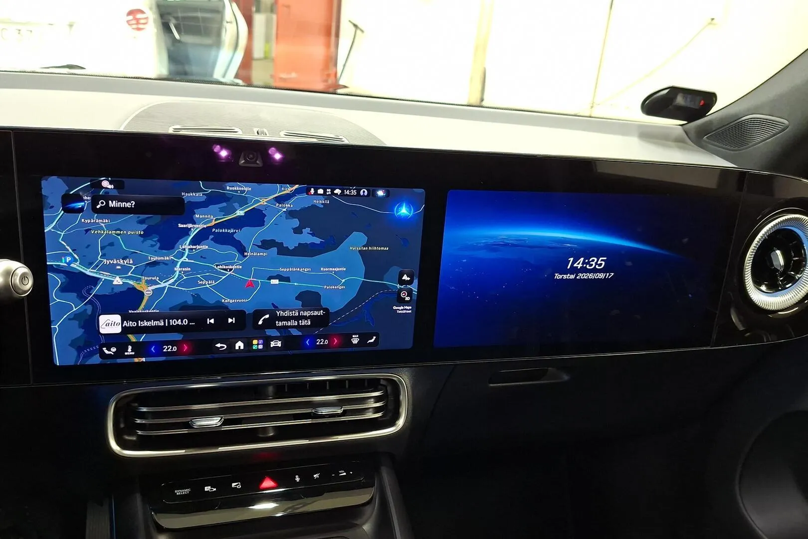 Mercedes-Benz GLB FTG-880 carousel image