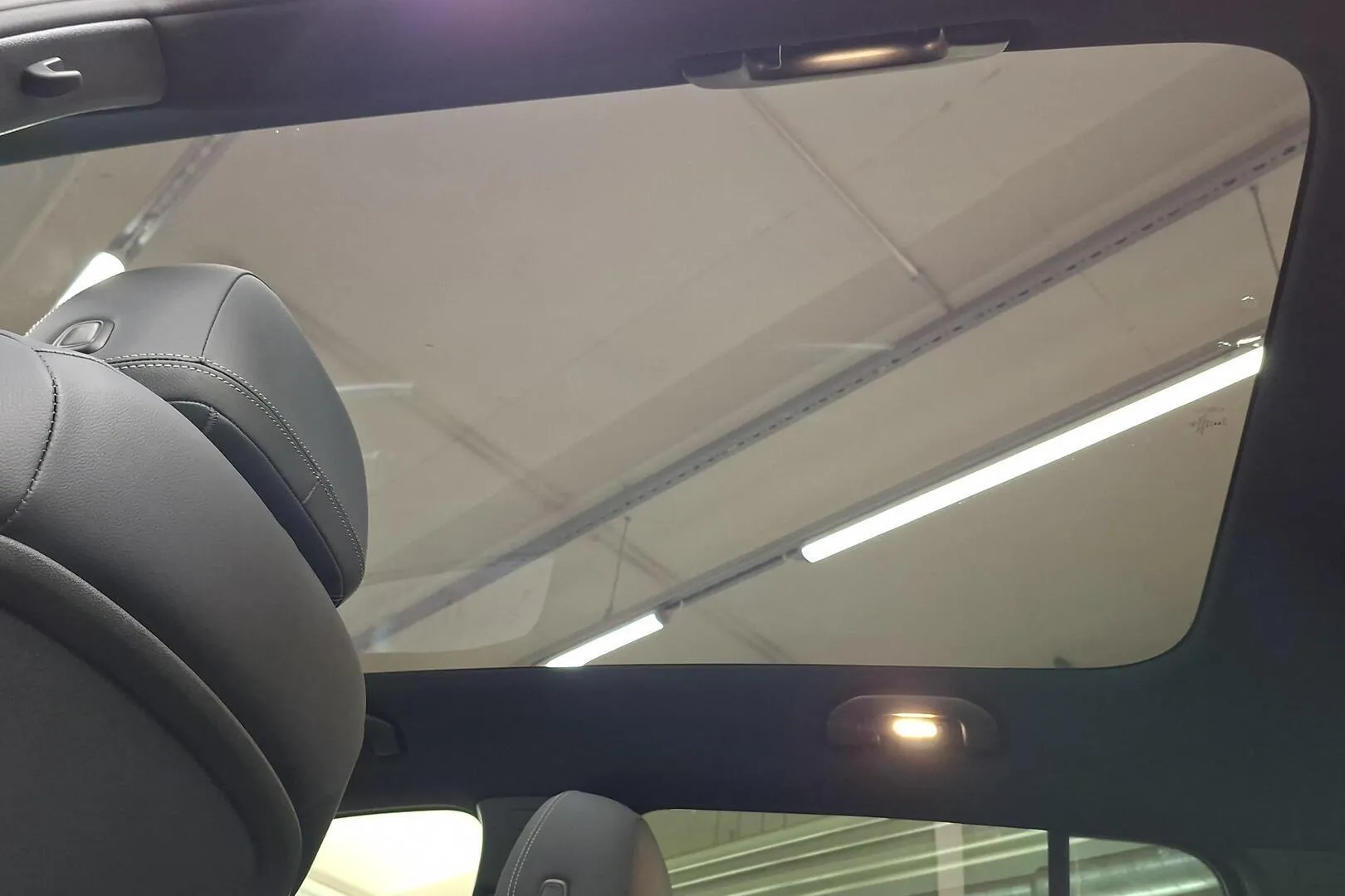 Mercedes-Benz GLB FTG-880 carousel image