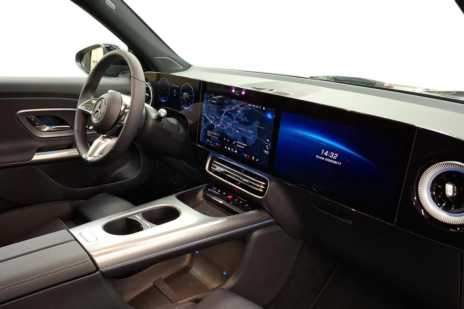 Mercedes-Benz GLB FTG-880 carousel image