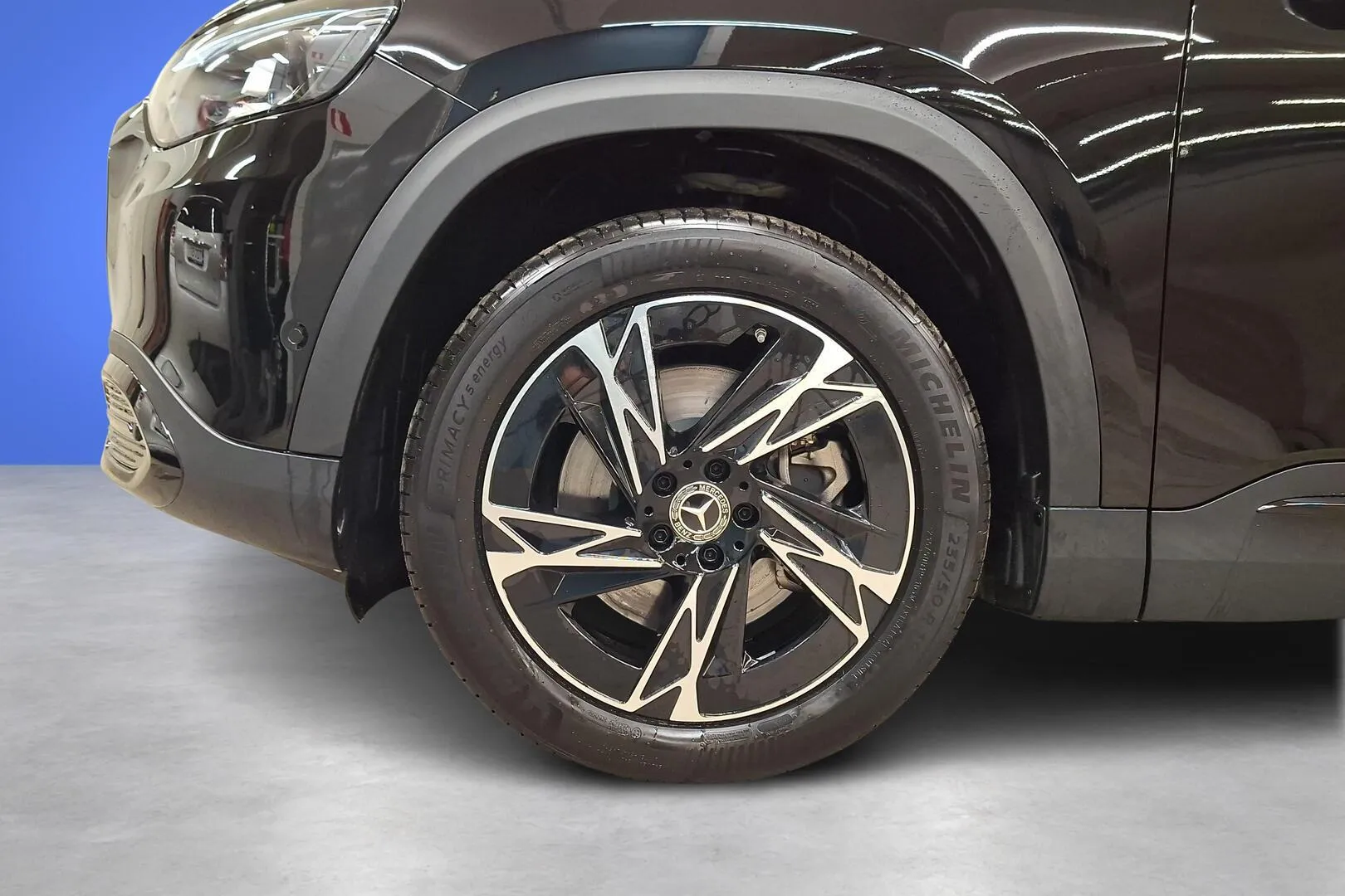 Mercedes-Benz GLB FTG-880 carousel image