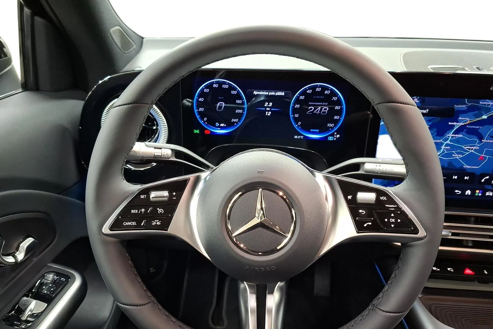 Mercedes-Benz GLB FTG-880 carousel image
